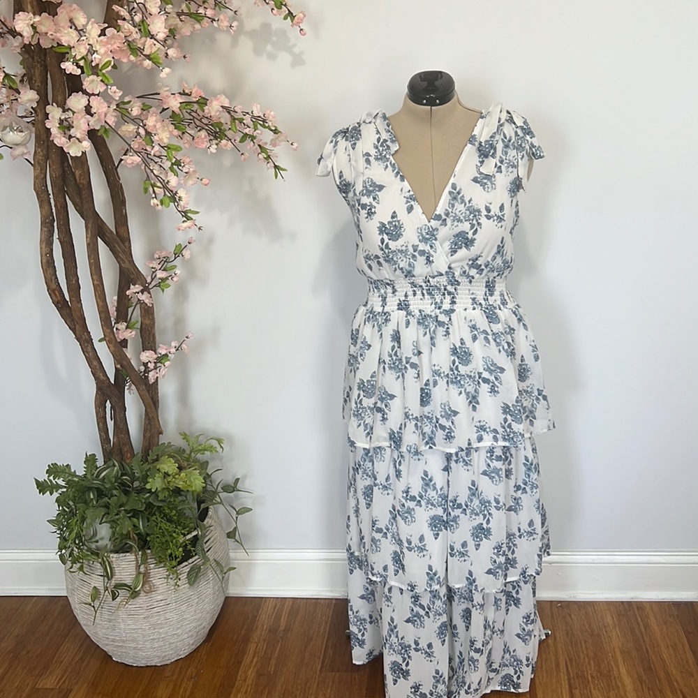 White sleeveless chiffon dress